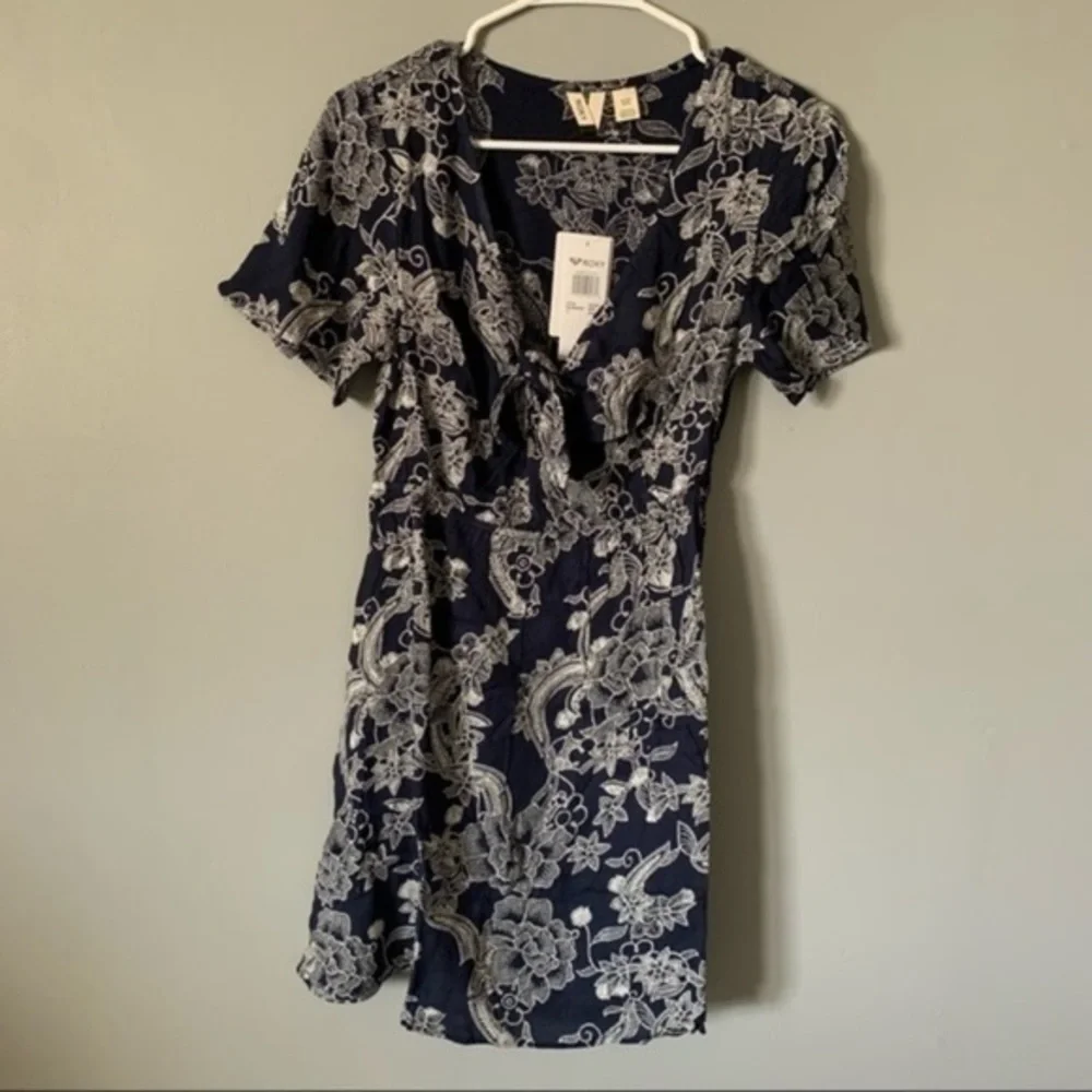NWT. ROXY Mood Indigo Light Floral Tie-Front Dress